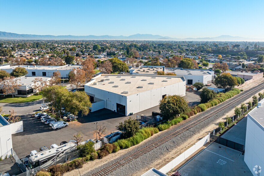 More Photos Of 3647 Shasta St, Chino Warehouse For Lease