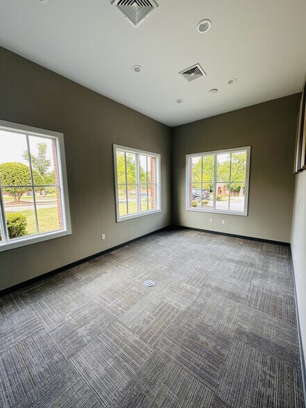 More Photos Of 433 SE Main St, Simpsonville Office For Lease