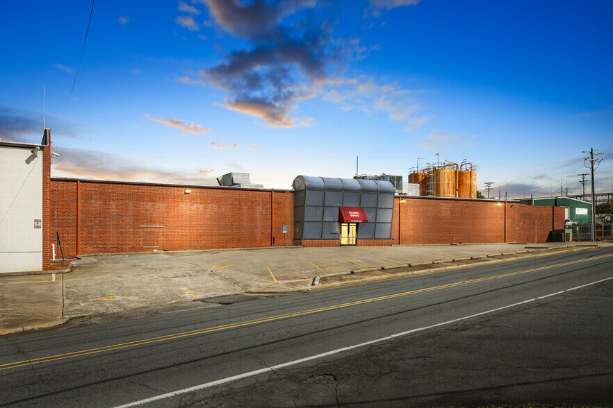 More Photos Of 315 Cassell St, Winston-Salem Distribution For Lease