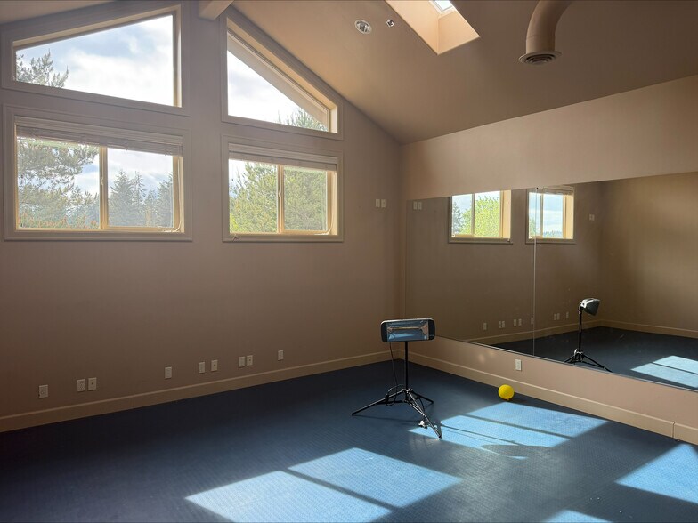 More Photos Of 360 Knechtel Way NE, Bainbridge Island Apartments For Sale
