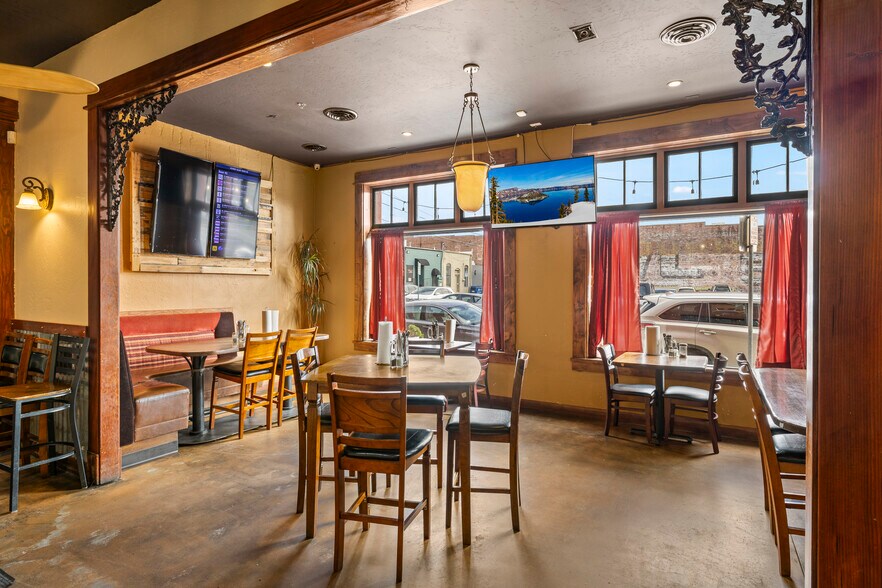 More Photos Of 234 SW 5th St, Grants Pass Restaurant For Sale
