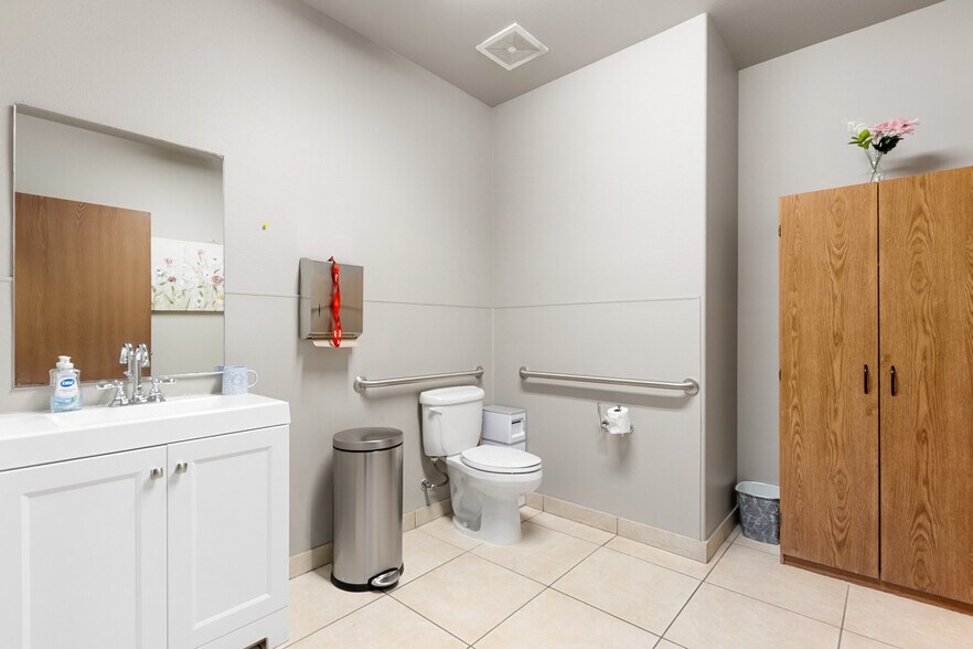 More Photos Of 7656 W Sahara Ave, Las Vegas Medical For Lease