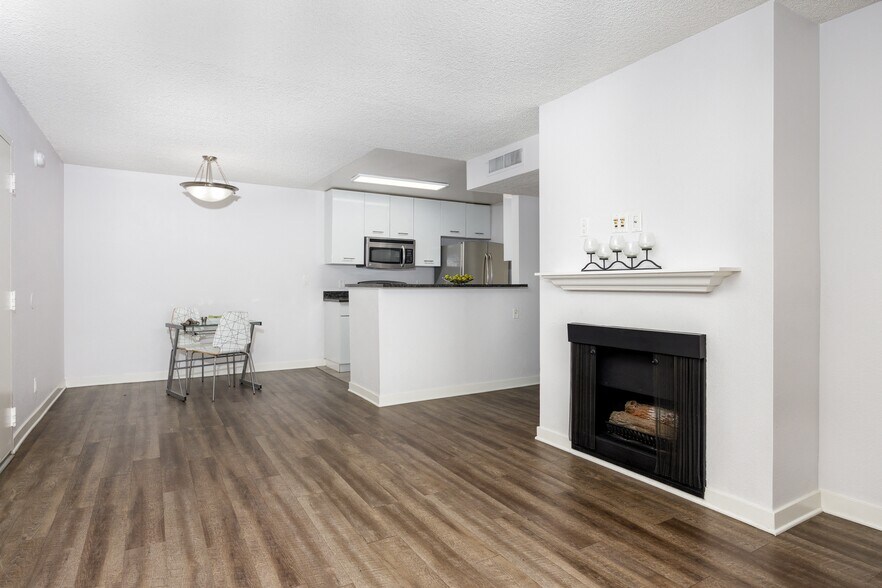 More Photos Of 7230 Franklin Ave, Los Angeles Apartments For Sale