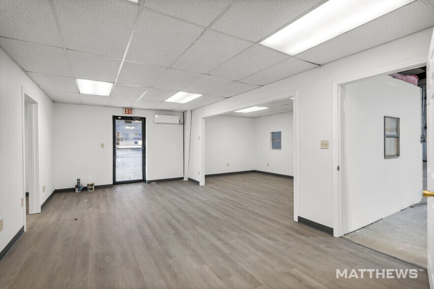 More Photos Of 13802 Lookout Rd, San Antonio Light Manufacturing For Lease