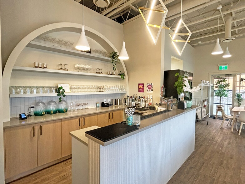 More Photos Of 460 Erin Woods Dr SE, Calgary Restaurant For Sale