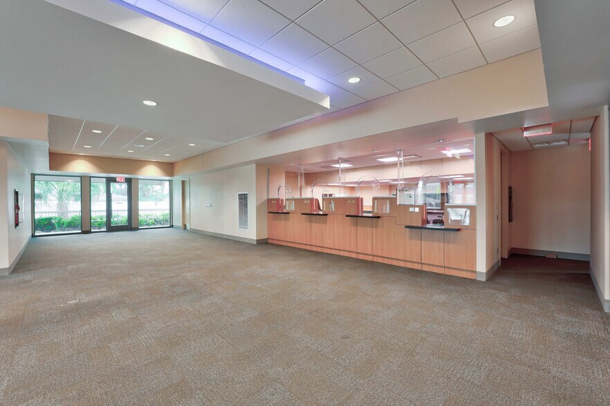 More Photos Of 1200 E Blue Heron Blvd, West Palm Beach Storefront Retail Office For Lease