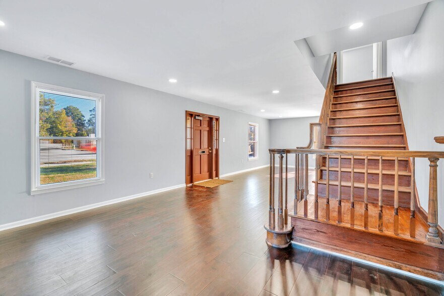 More Photos Of 4809 Augusta Rd, Savannah Storefront Retail Office For Sale