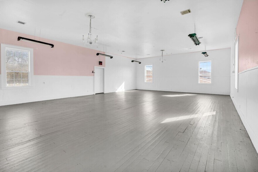 More Photos Of 401 E Main St, Humble Office For Sale