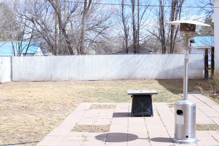 More Photos Of 404 3rd St, Capitan Flex For Sale