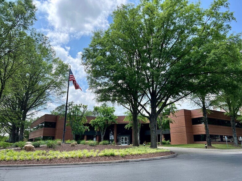 More Photos Of 308 N Peters Rd, Knoxville Office For Lease