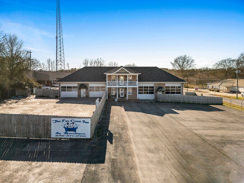 More Photos Of 915 Cooley St, Albertville Freestanding For Sale