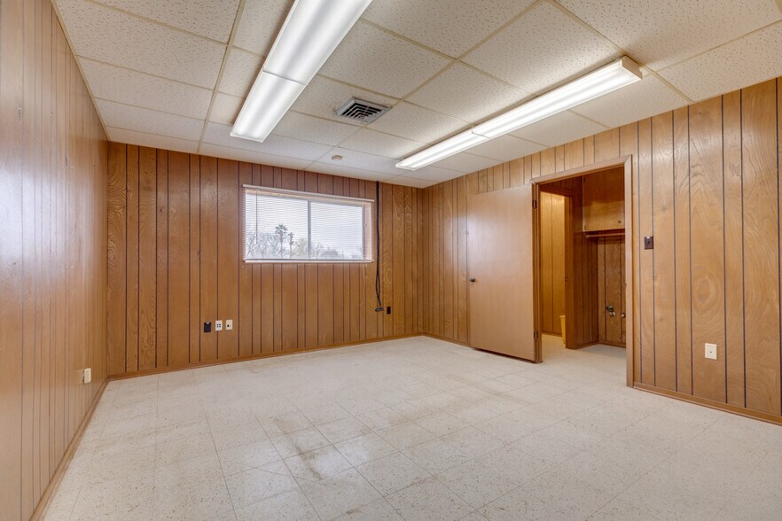 More Photos Of 2309 Zapata St, Freeport Warehouse For Sale