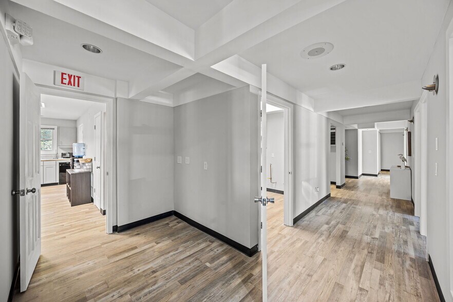 More Photos Of 44 Shoreline Dr, New Bern Medical For Sale