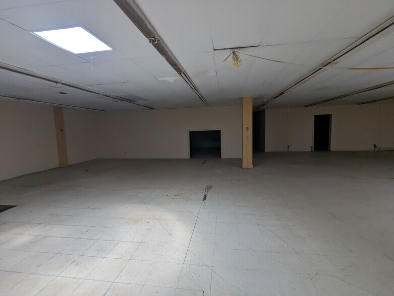 More Photos Of 6100 Jefferson Blvd, Groves Department Store For Sale
