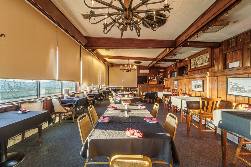 More Photos Of 33 County Road 60, Waverly Hotel For Sale