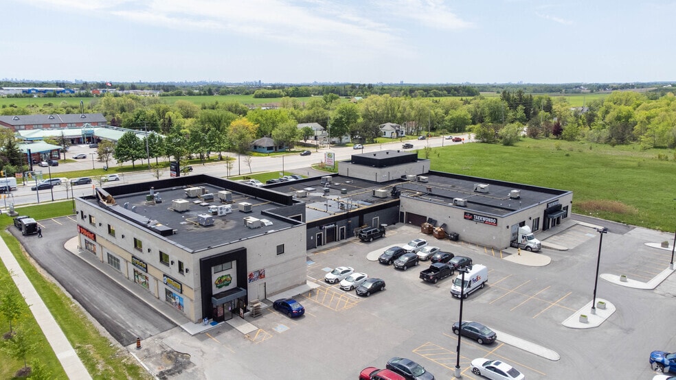 More Photos Of 5402 Main St, Whitchurch-Stouffville General Retail For Lease