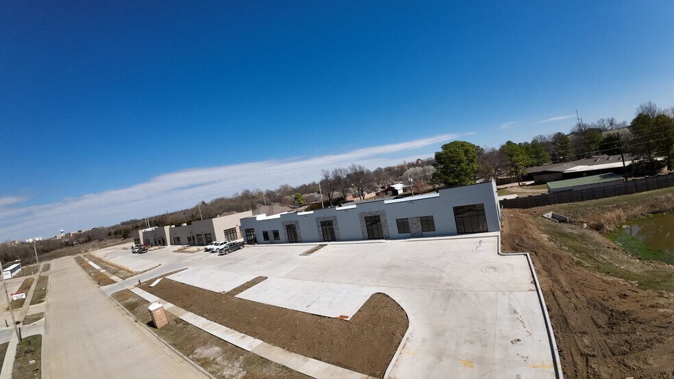 More Photos Of 1101 N Birch Ave, Broken Arrow Office For Lease