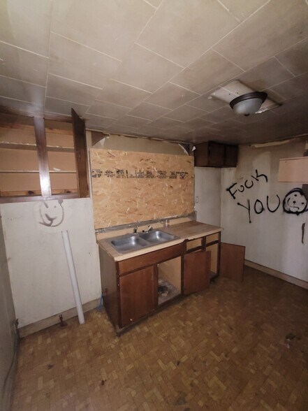 More Photos Of 1823 W 8th St, Muncie Multifamily For Sale