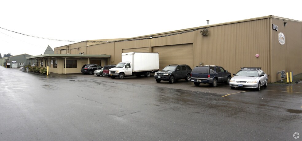 Primary Photo Of 12700 SW Hall Blvd, Tigard Warehouse For Lease