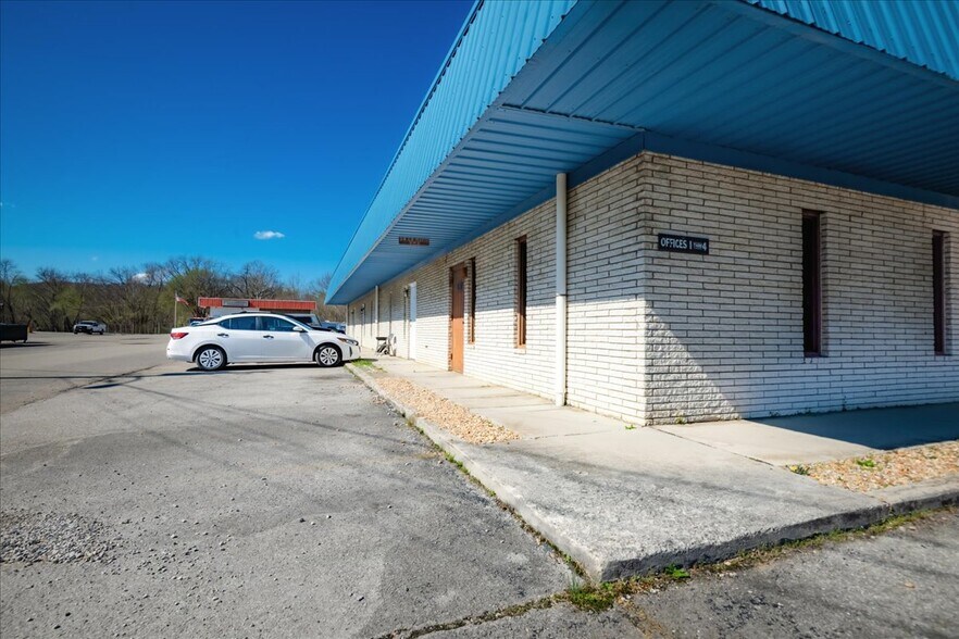 More Photos Of 841 S Highway 25 W, Williamsburg Flex For Sale