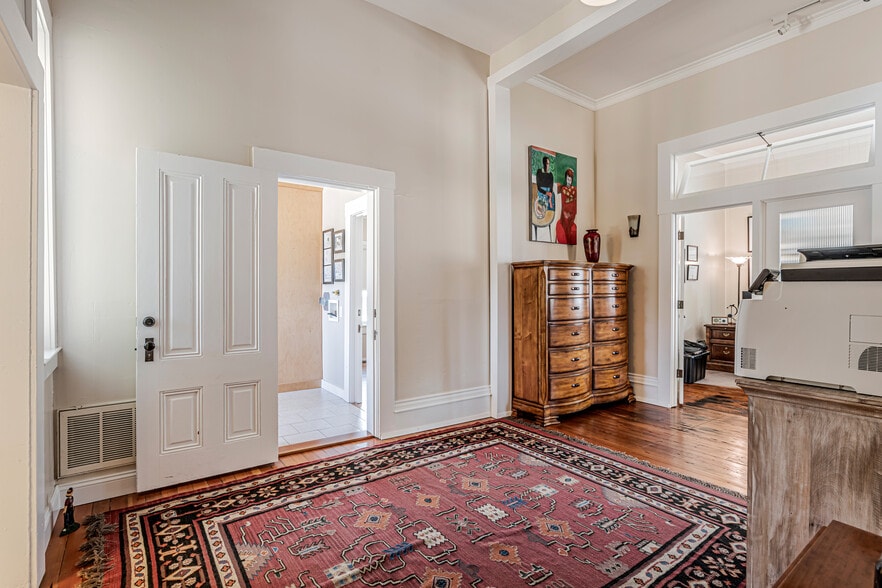 More Photos Of 602 W K St, Benicia Freestanding For Sale