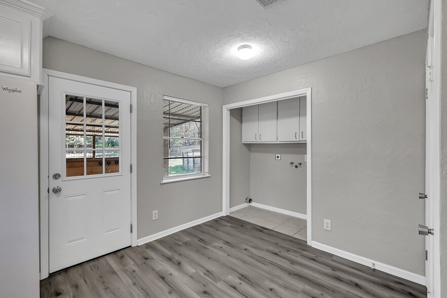 More Photos Of 29806 Lazy Ln, Spring Office Residential For Lease