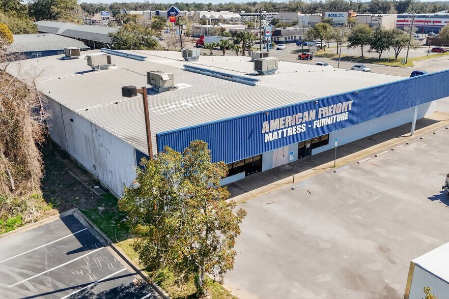 More Photos Of 4500 Mobile Hwy, Pensacola Freestanding For Sale