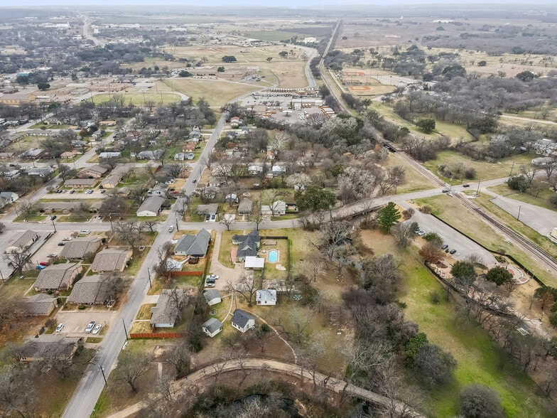 More Photos Of 512 N Travis St, Granbury Hospitality For Sale