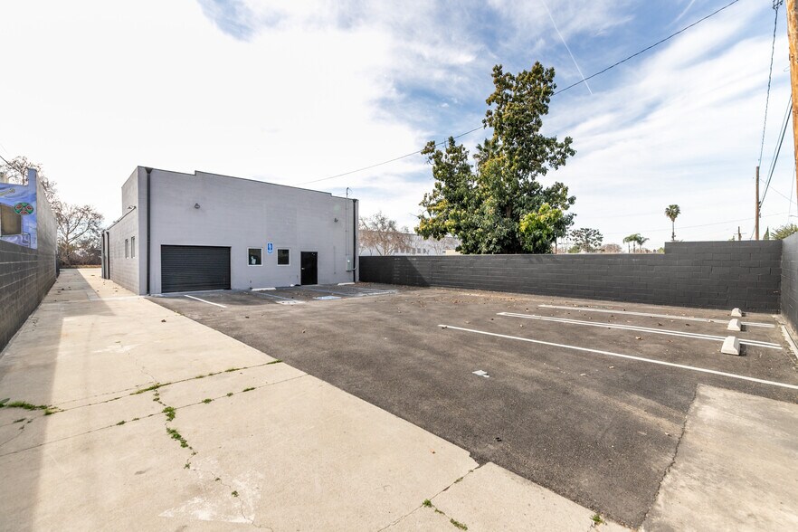 More Photos Of 1241 W Holt Ave, Pomona Storefront Retail Office For Lease