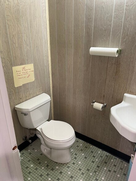 More Photos Of 1 Lake Rd, Congers Bank For Lease