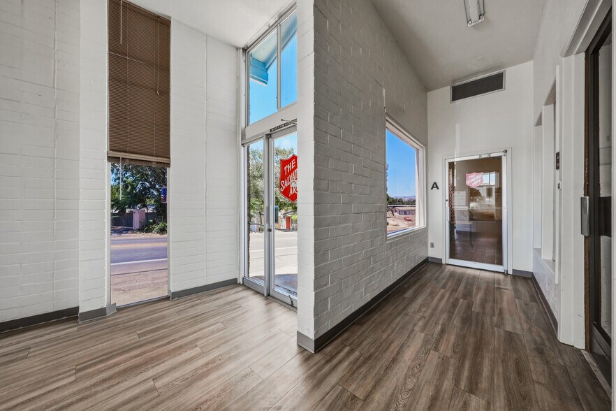 More Photos Of 14420 Lakeshore Dr, Clearlake Office For Sale