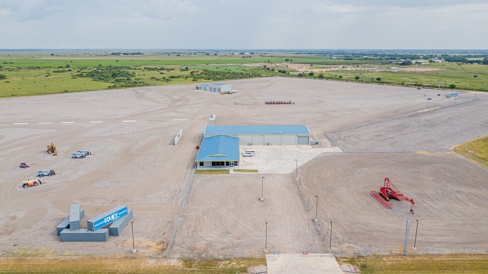 More Photos Of 7044 Interstate 10, Sealy Distribution For Sale