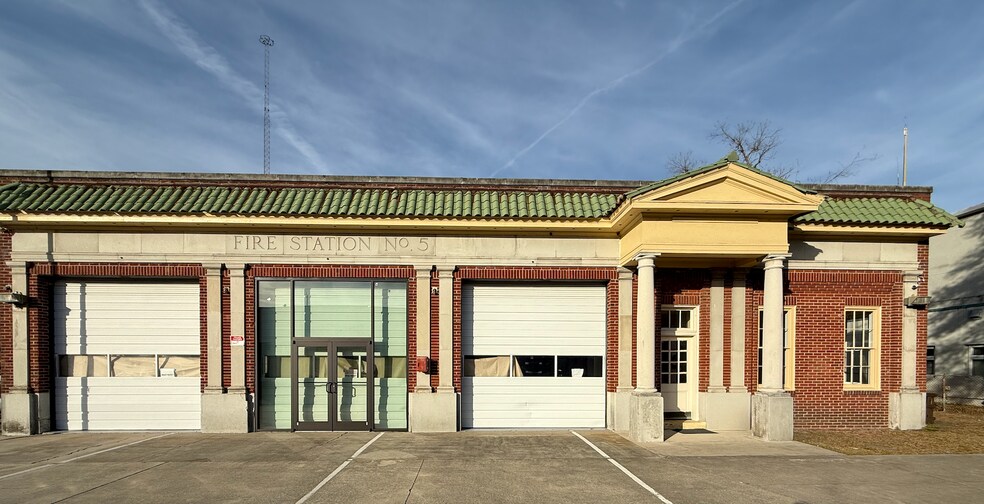 More Photos Of 6 W Henry St, Savannah Freestanding For Sale