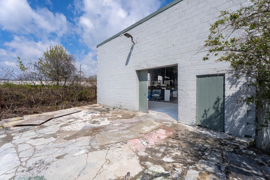 More Photos Of 1085 E Delavan Ave, Buffalo Warehouse For Sale