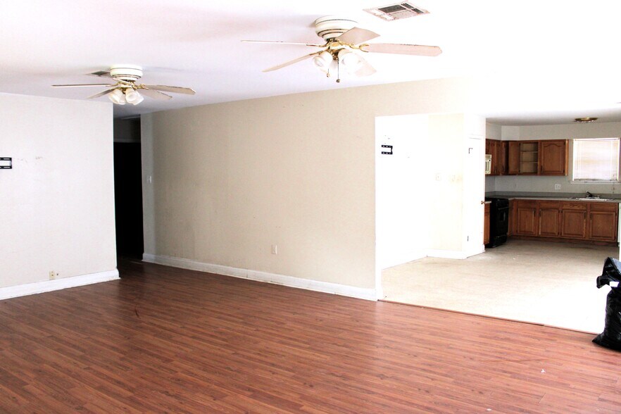 More Photos Of 7070 Bundy Rd, New Orleans Storefront Retail Residential For Sale