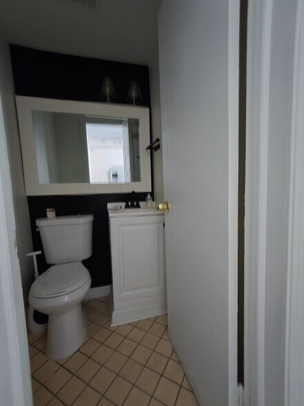 More Photos Of 3348-3352 Commonwealth Ave, Charlotte Unknown For Lease