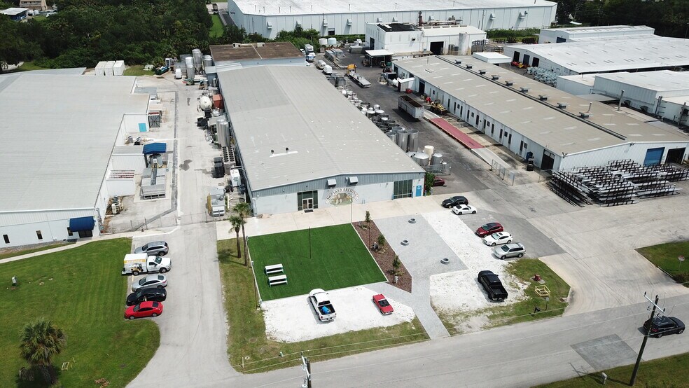 More Photos Of 2650 Jewett Ln, Sanford Manufacturing For Lease