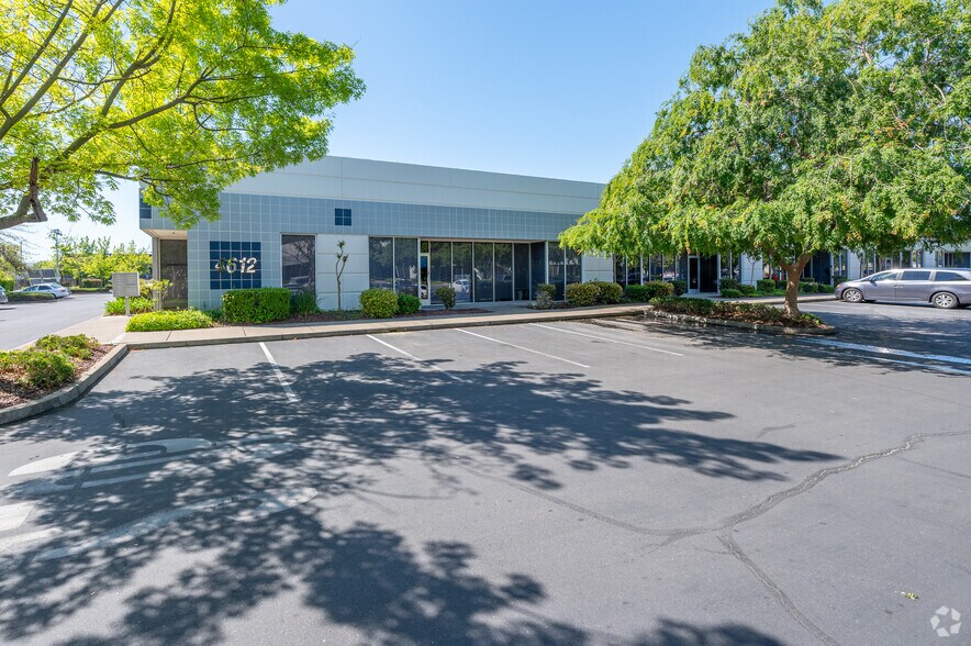 More Photos Of 4612 Roseville Rd, North Highlands Flex For Lease