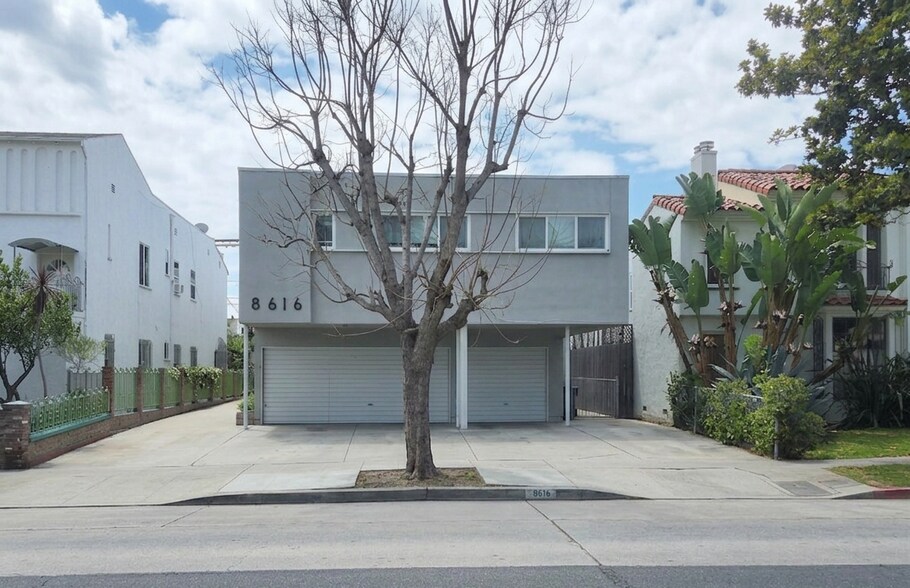 More Photos Of 8616 Gregory Way, Los Angeles Apartments For Sale