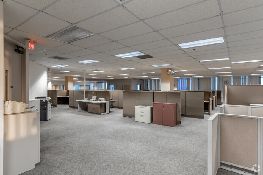 More Photos Of 625 N Grand Ave, Santa Ana Office For Sale