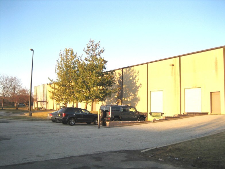 More Photos Of 37 Ironia Rd, Flanders Warehouse For Lease