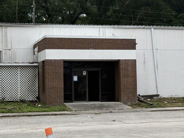 More Photos Of 7725 N Orange Blossom Trl, Orlando Warehouse For Sale