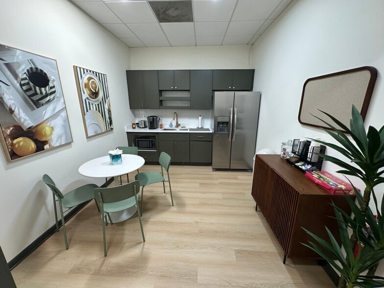 More Photos Of 4205 S Macdill Ave, Tampa Unknown For Lease