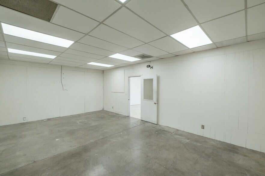 More Photos Of 500 Queen Ave SW, Albany Service For Sale