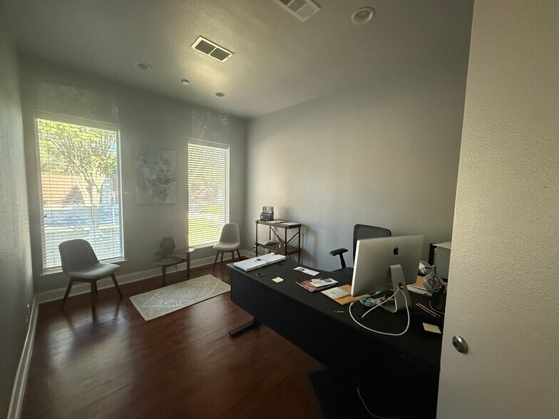 More Photos Of 15303 Huebner Rd, San Antonio Office For Lease