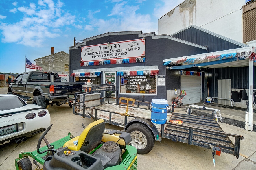 More Photos Of 604 W Xenia Dr, Fairborn Freestanding For Lease