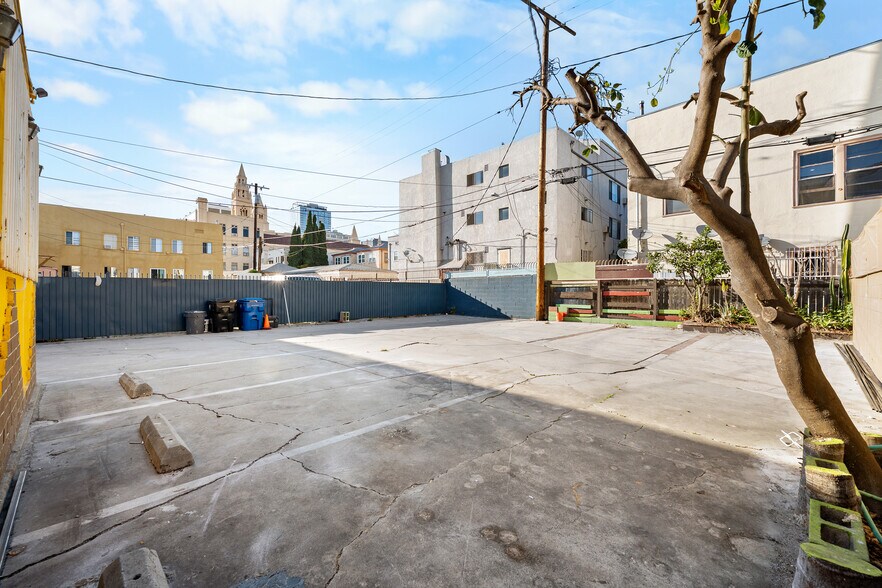 More Photos Of 2823 W 8th St, Los Angeles Office For Lease