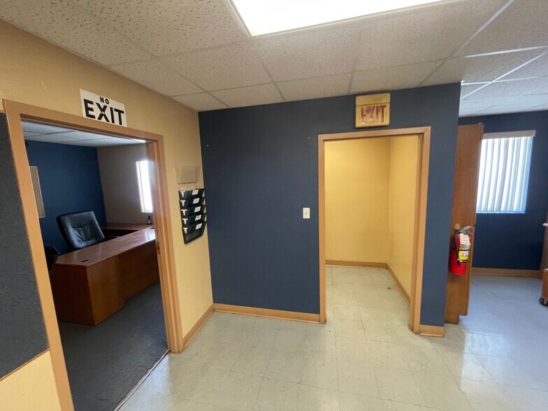 More Photos Of 6657 E Little Michigan Rd, Sierra Vista Distribution For Sale