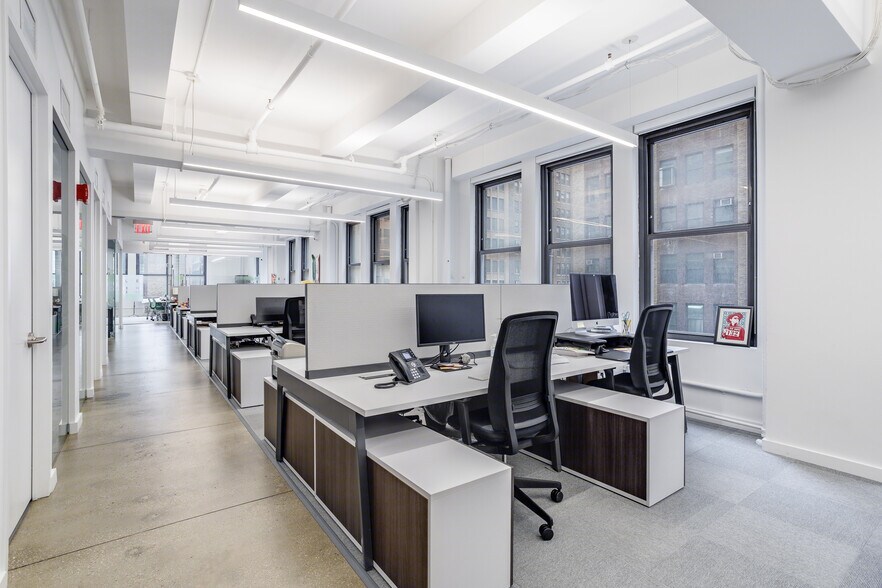 More Photos Of 575 8th Ave, New York Office For Lease