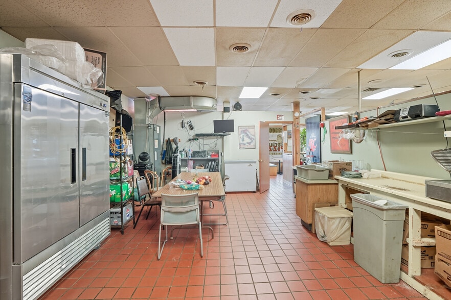 More Photos Of 5840 W 63Rd St, Chicago Freestanding For Sale